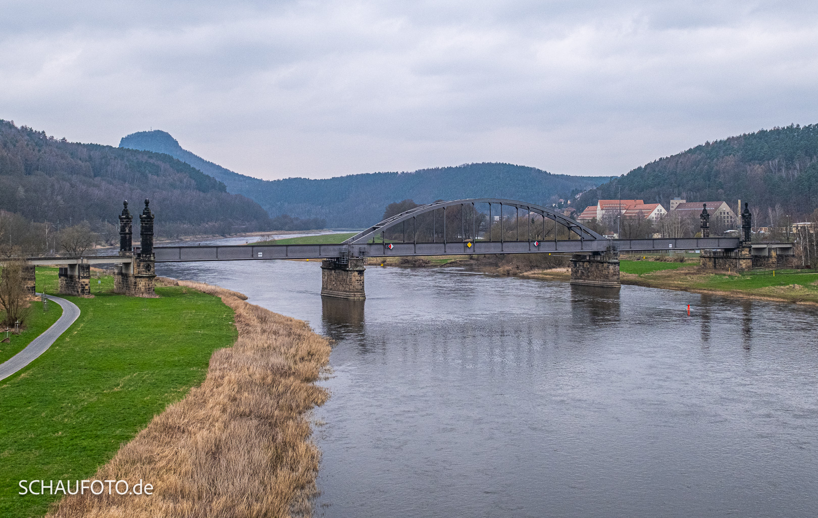 Sicht zum Lilienstein von Bad Schandau aus.