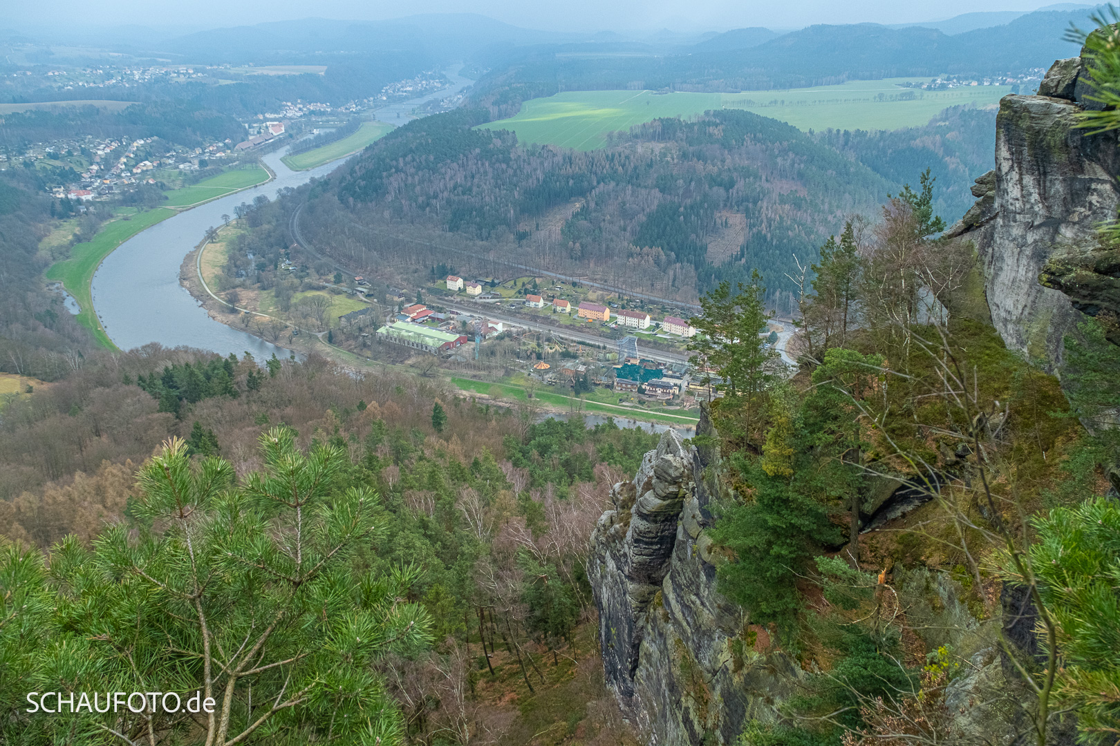 Sicht vom Lilienstein nach Prossen und Bad Schandau.